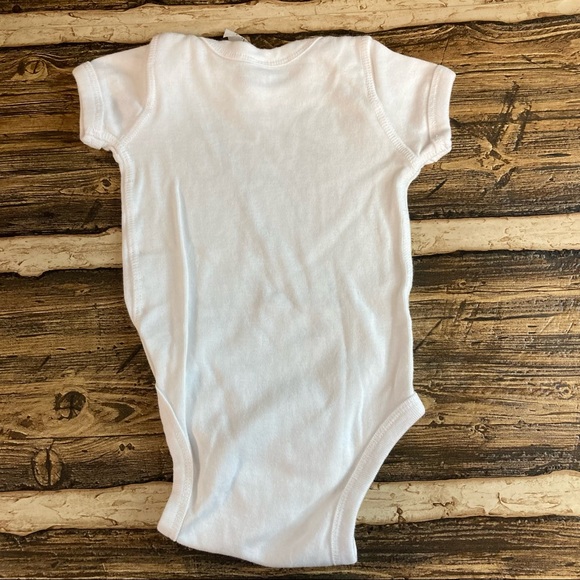 Rabbit skins graphic onesie 6 mo - Picture 2 of 5